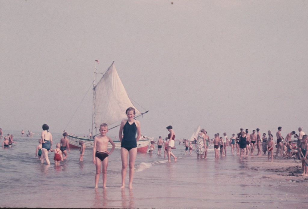 Robert Gorter (l) at age five or six with his sister Ellen (r) at the beach of Zandvoort aan Zee (Netherlands)